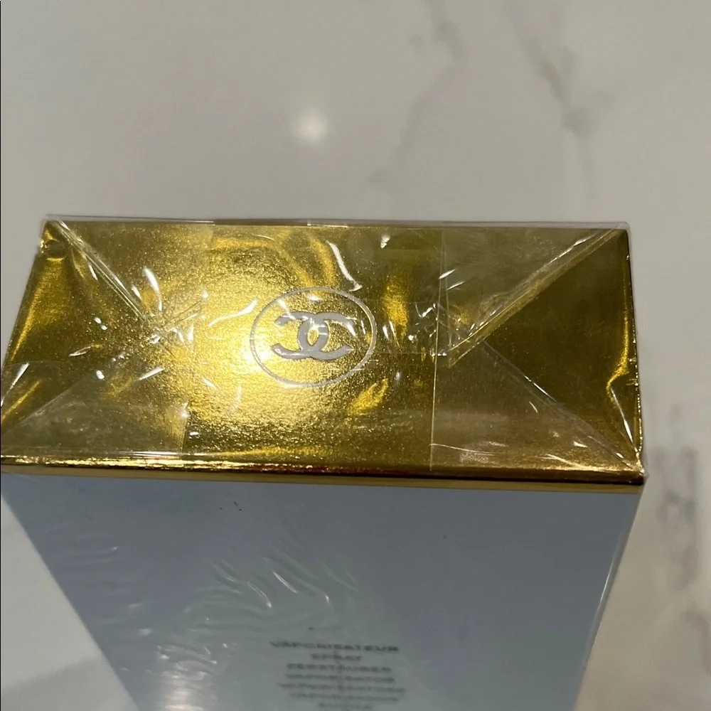 CHANEL Coco Mademoiselle Eau de Parfum - White and Gold - Picture 3 of 4